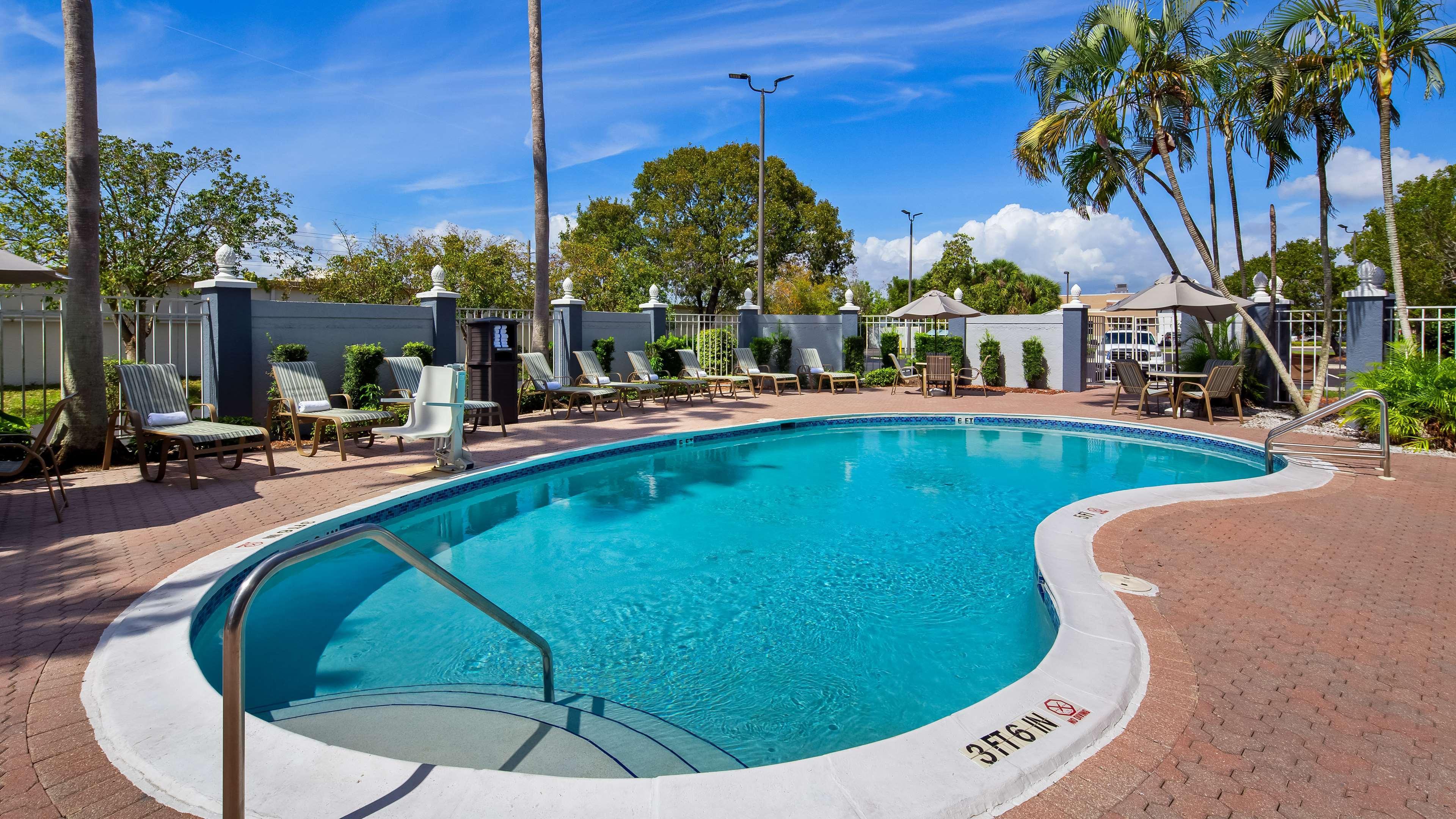 Best Western Fort Myers Inn And Suites Exterior photo