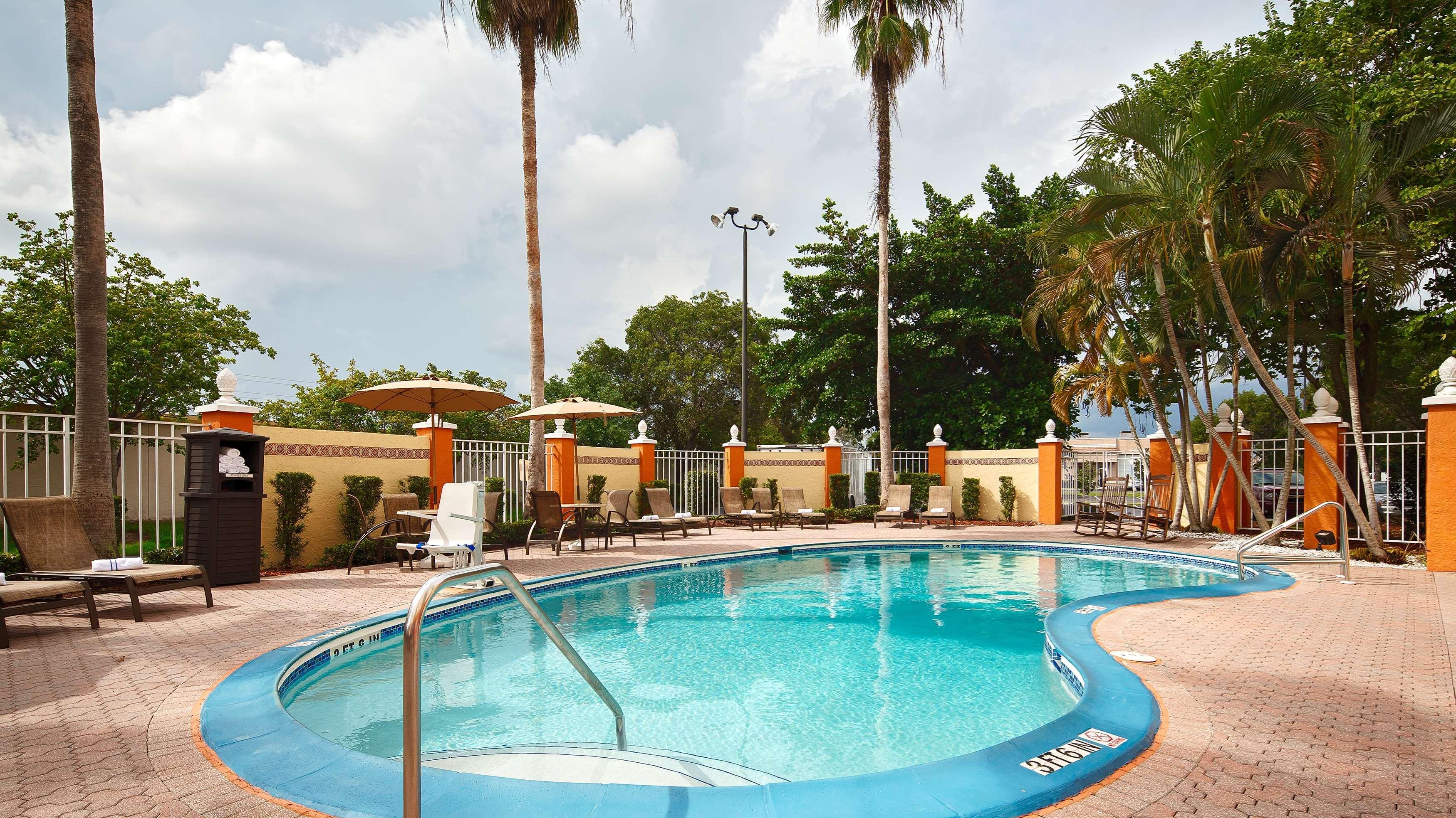 Best Western Fort Myers Inn And Suites Exterior photo