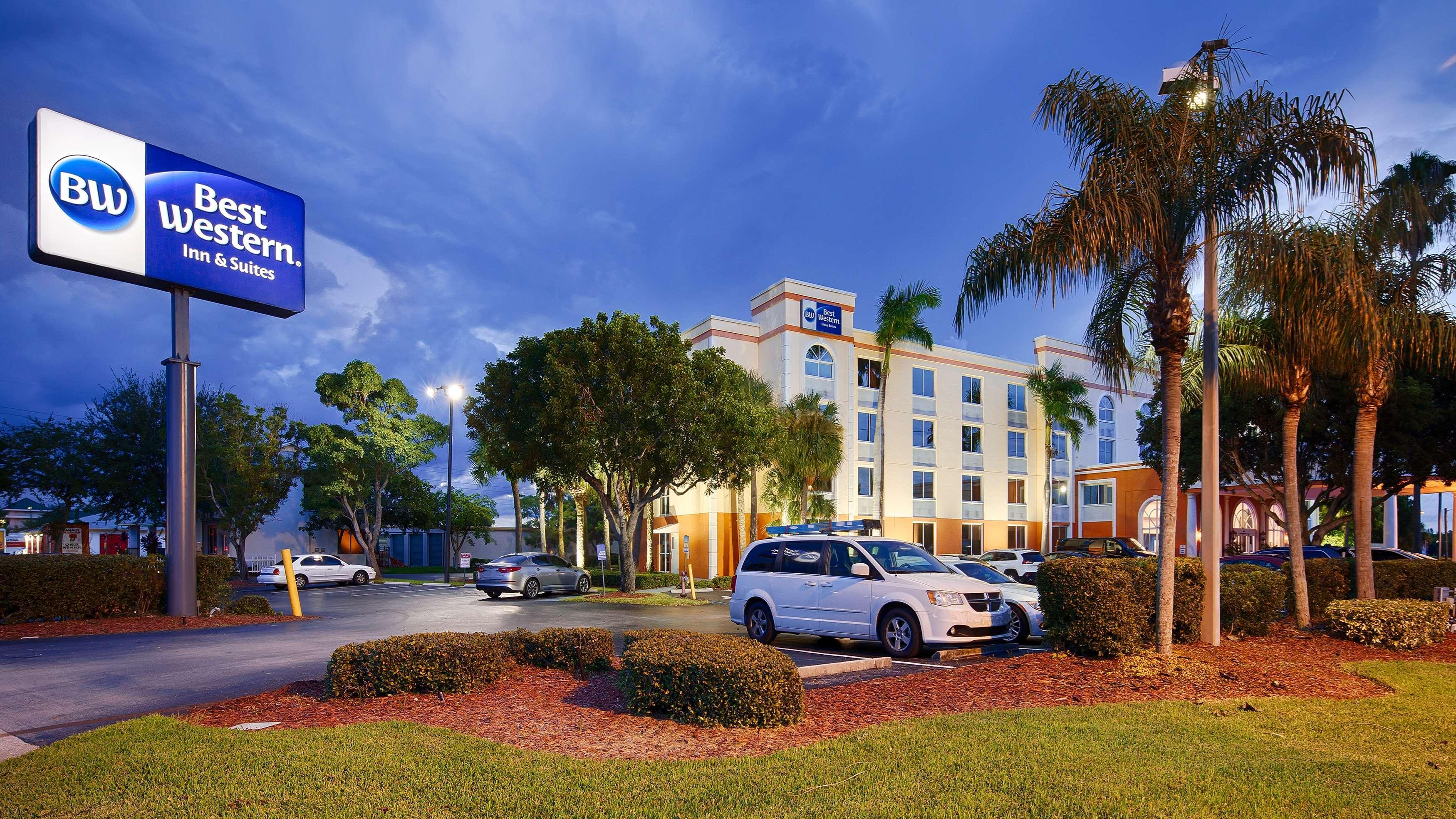 Best Western Fort Myers Inn And Suites Exterior photo