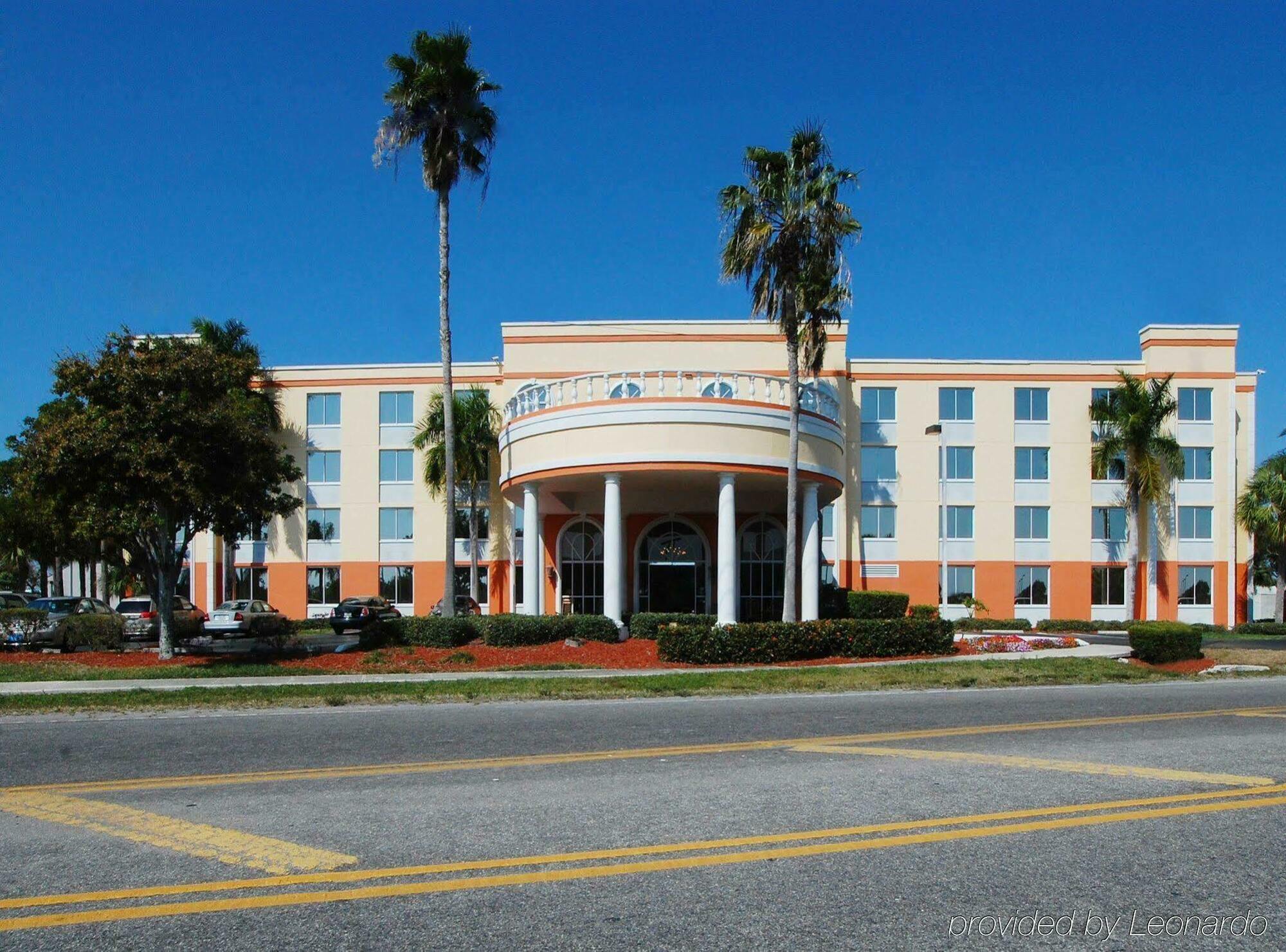 Best Western Fort Myers Inn And Suites Exterior photo